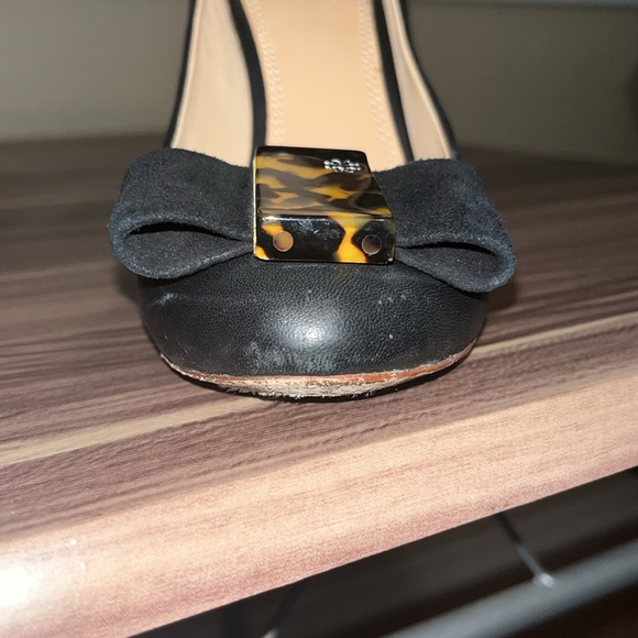 TORY BURCH black leather and suede tortoise bow chase pumps - Picture 9 of 16